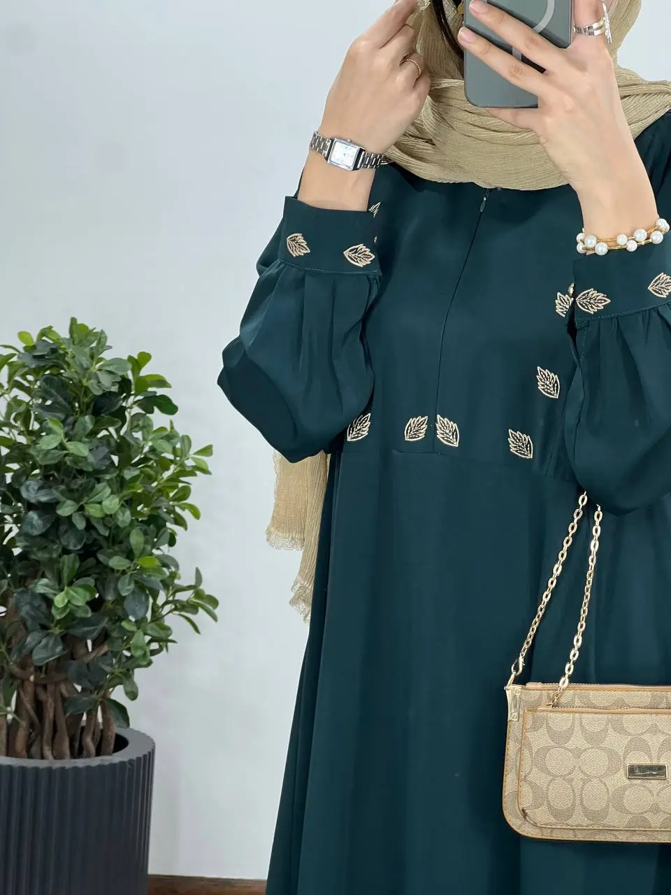 مانتو عبایی گلدوزی محنا